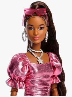 Barbie Deluxe Style Dukke i Lyserød Kjole