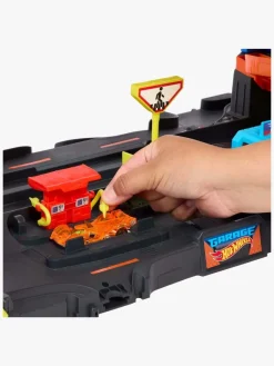 Hot Wheels City Racerbane Ultimate Garage