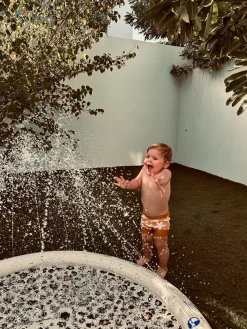 Swim Essentials Sprinkler Legetæppe, Safari Chique Beige